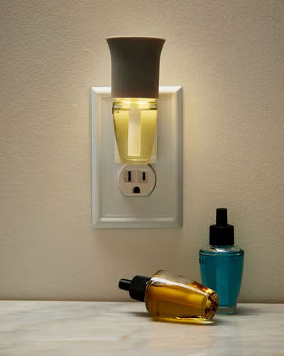 Conector gris con base blanca