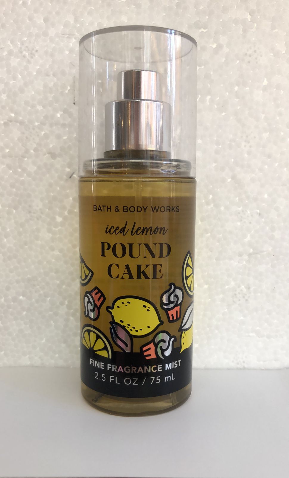 Iced lemon pound cake
