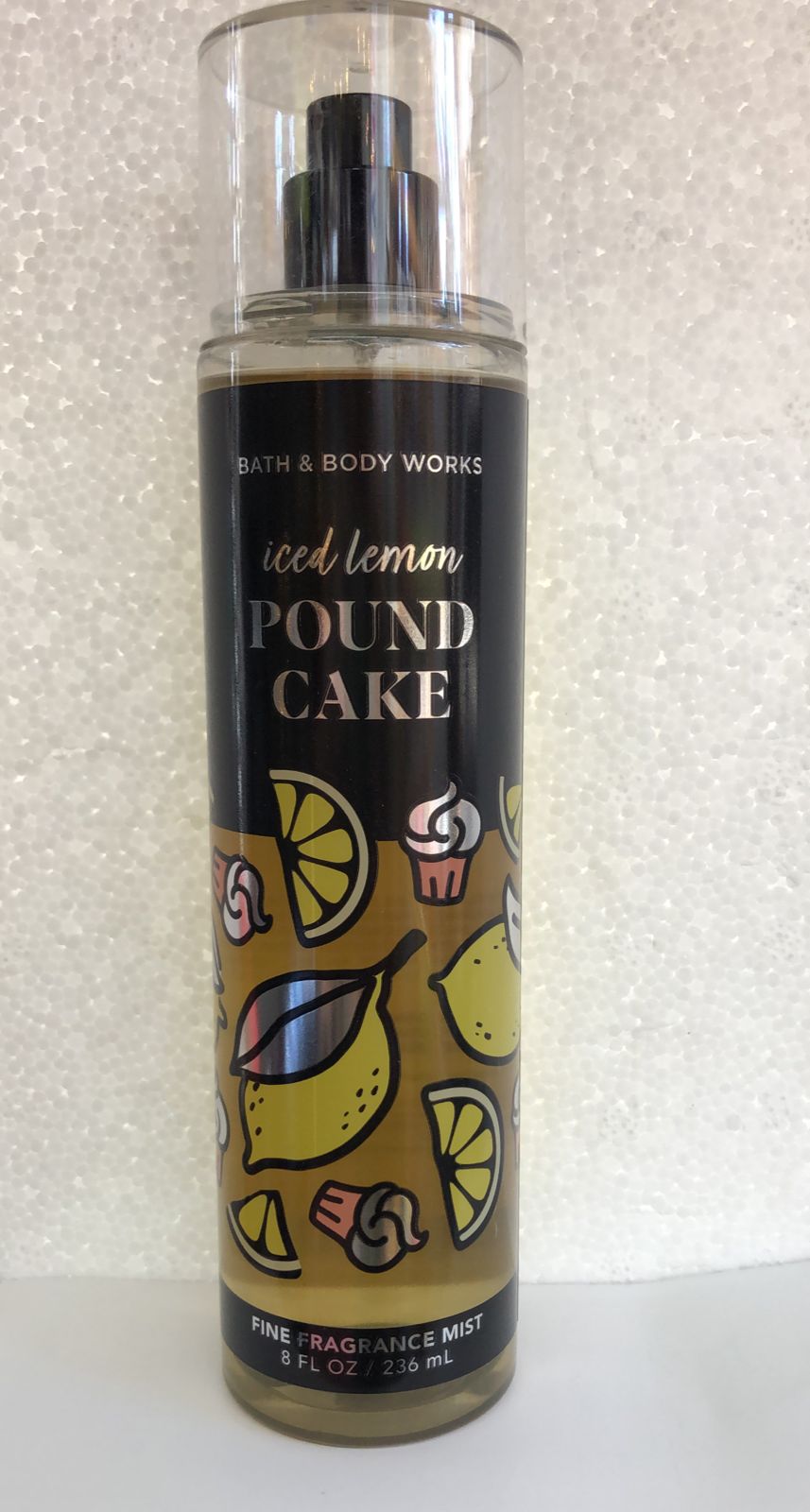 Iced lemon pound cake