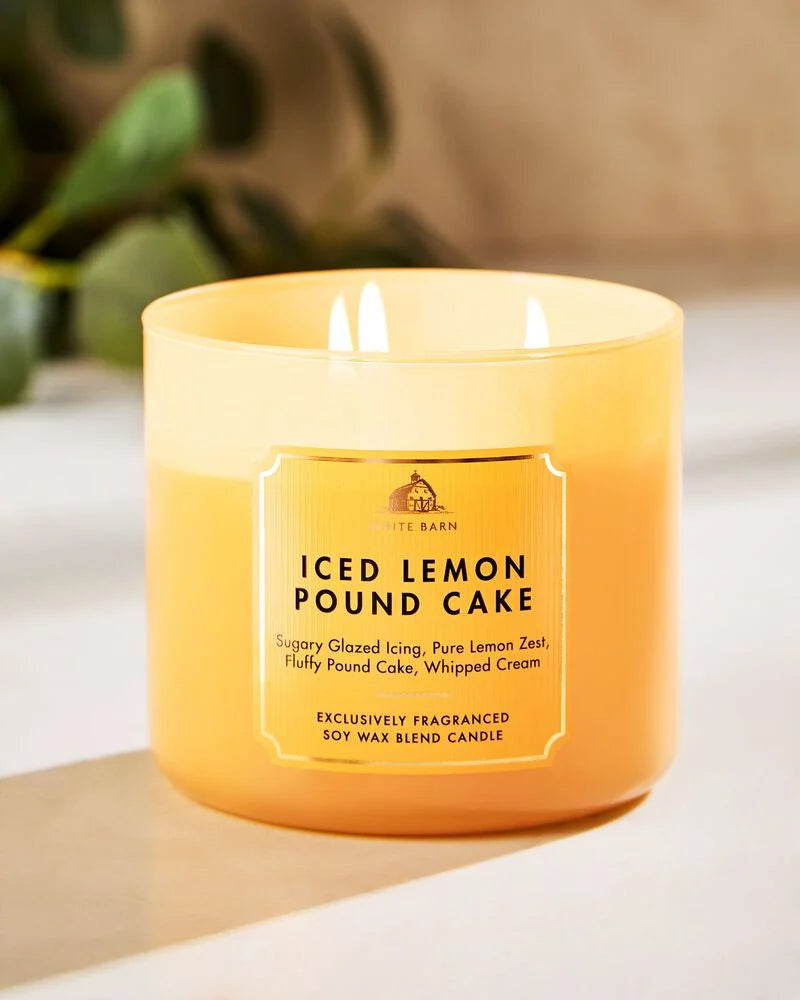 Iced lemon pound cake