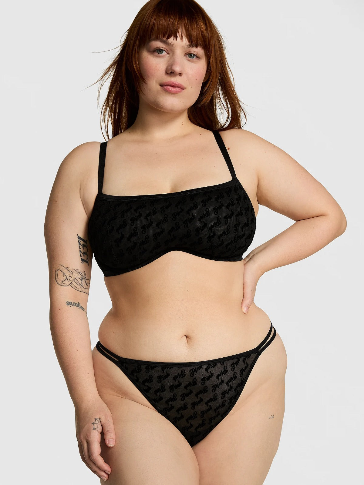 Panti cheeky a tiras de malla con logo